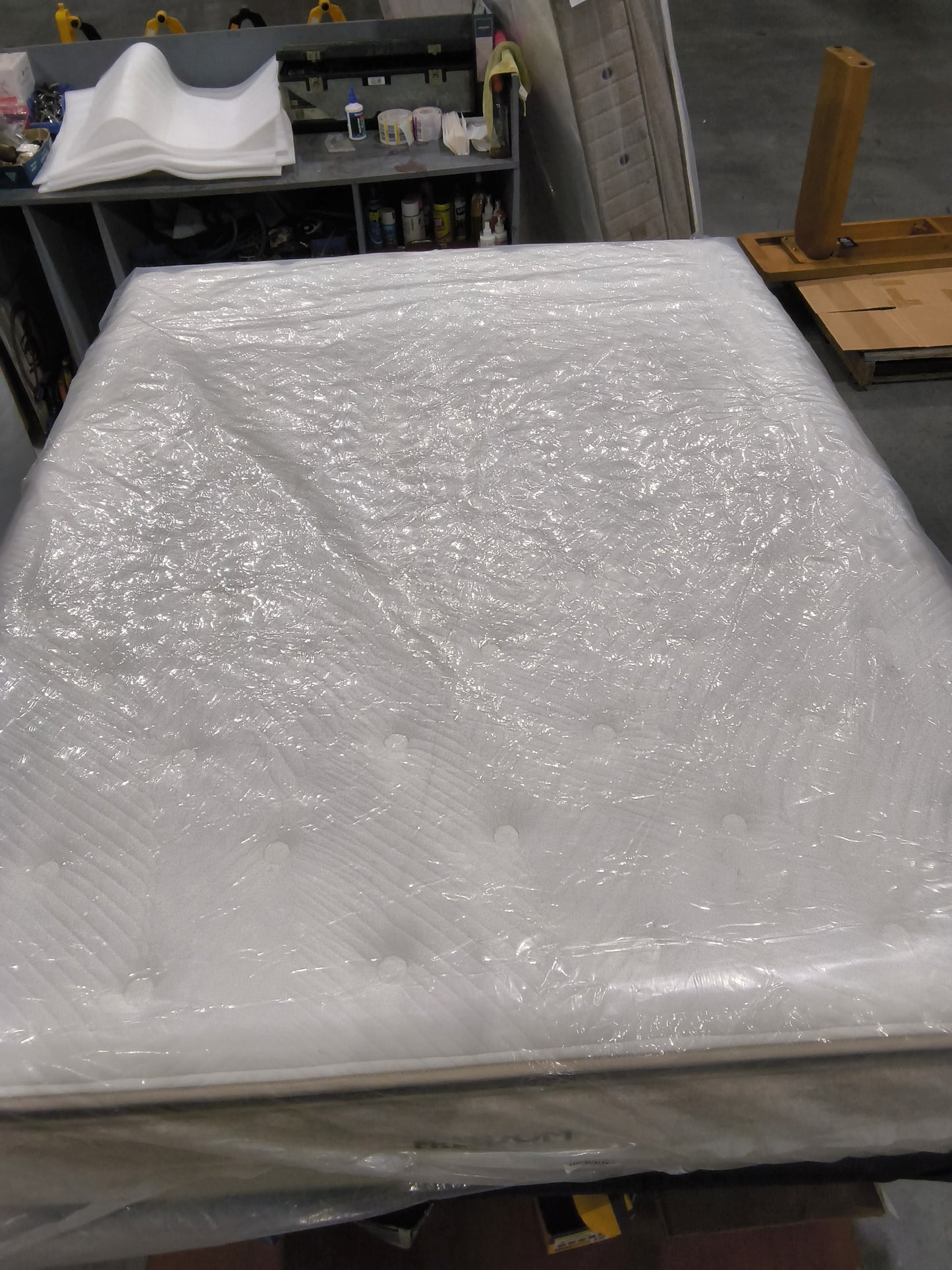VICDC CLV20327 Devonleigh Medium Queen Mattress