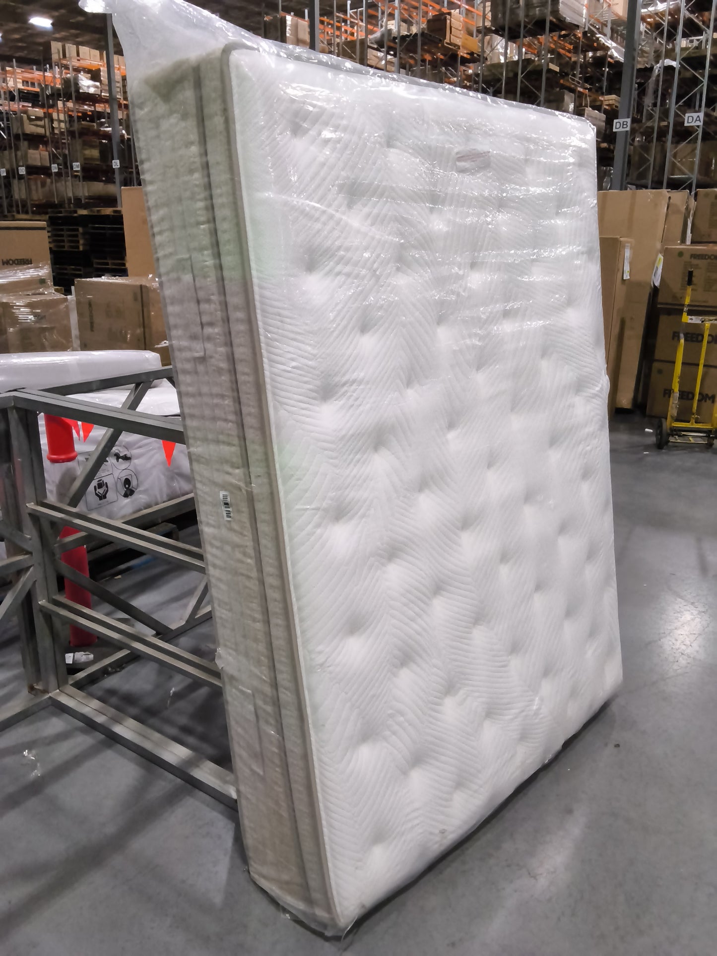 VICDC CLV20323 Devonleigh Plush Mattress Queen Freedom Comfort