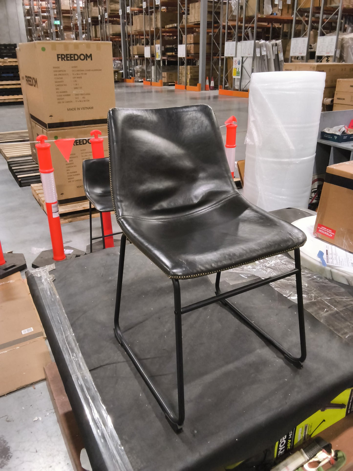 VICDC CLV20309 Saddle Dining Chair Black
