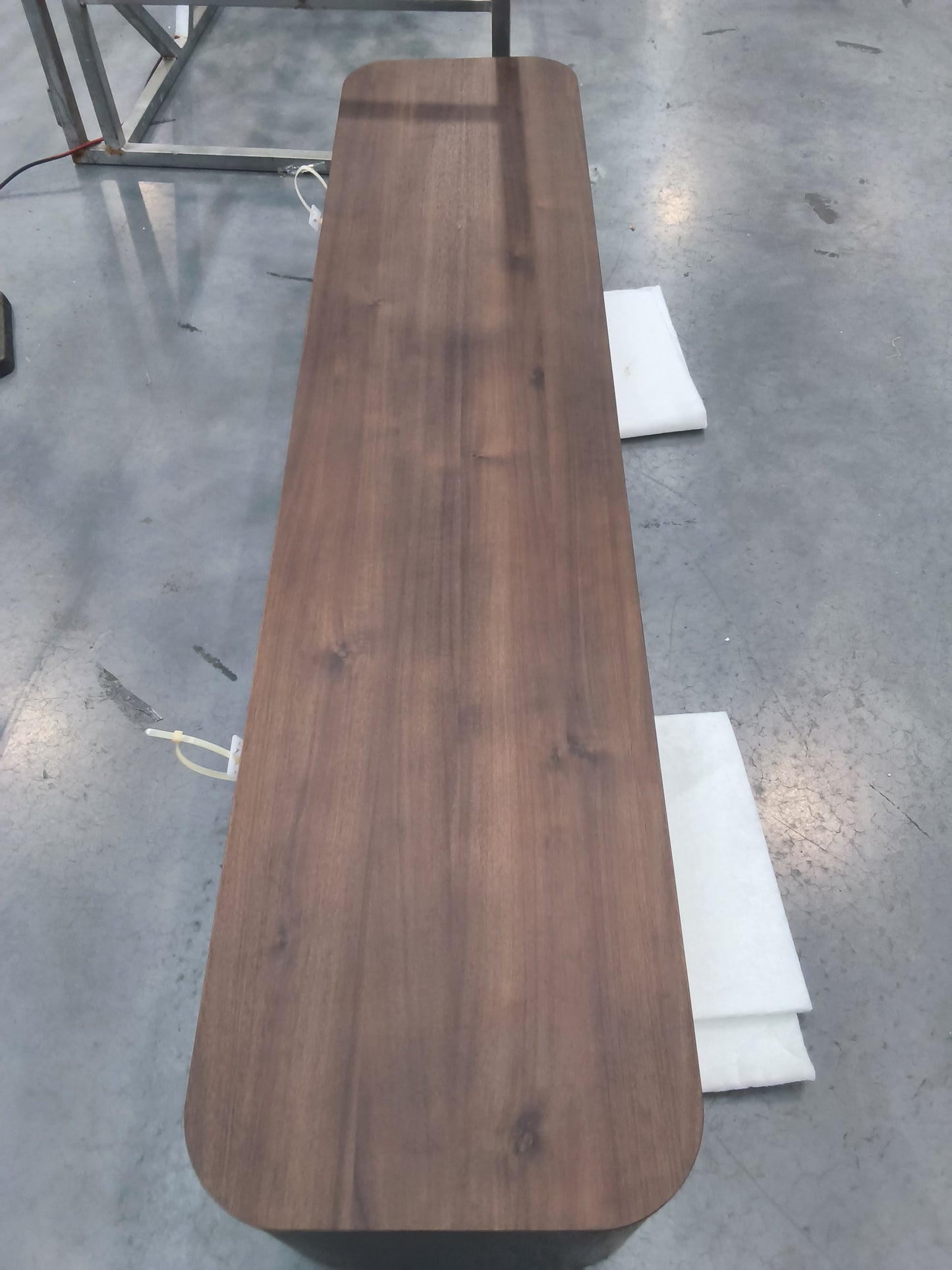 VICDC CLV20296 Hamelin Entertainment Unit 200x45cm Walnut **Awaiting price**