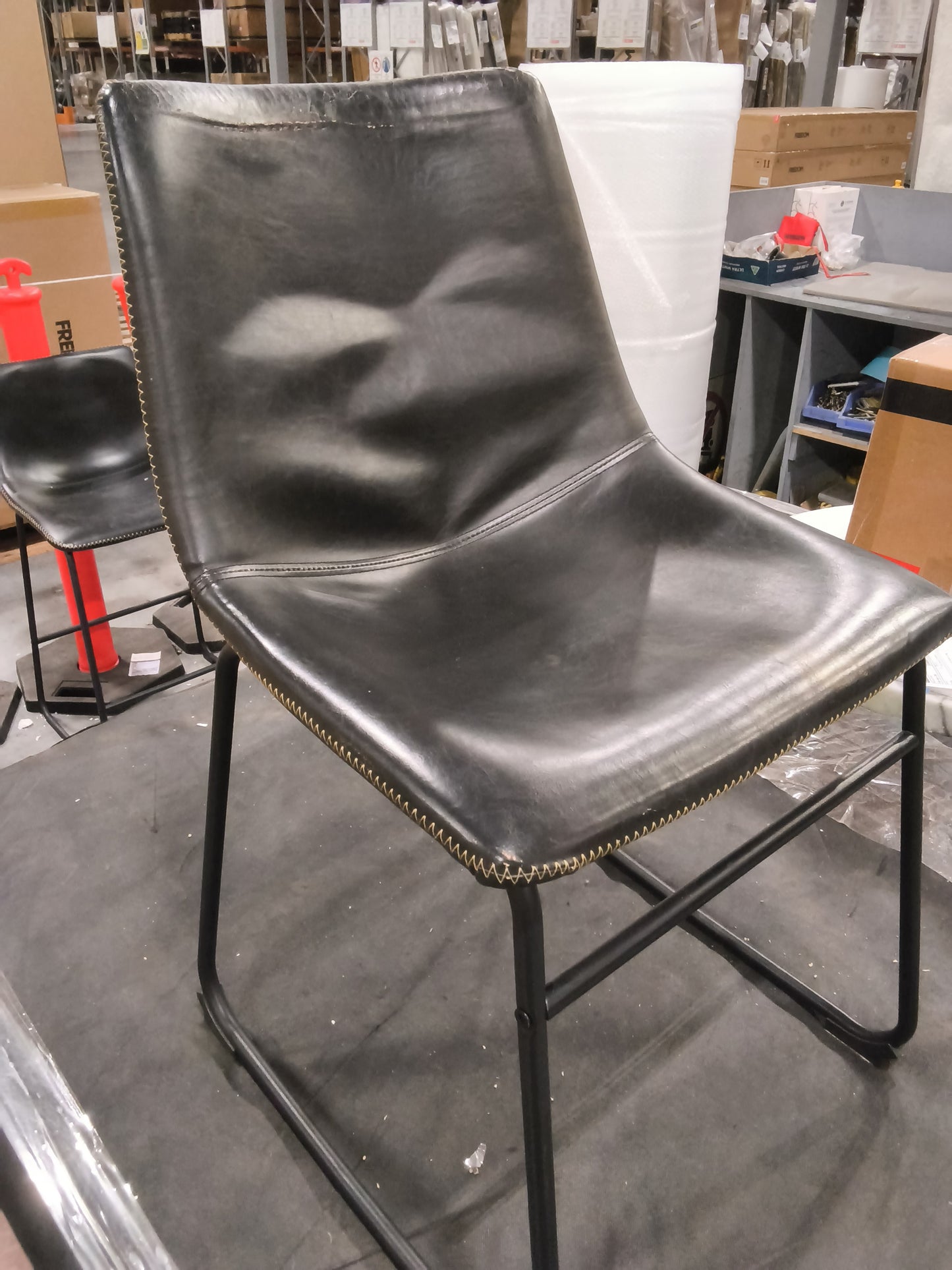VICDC CLV20310 Saddle Dining Chair Black