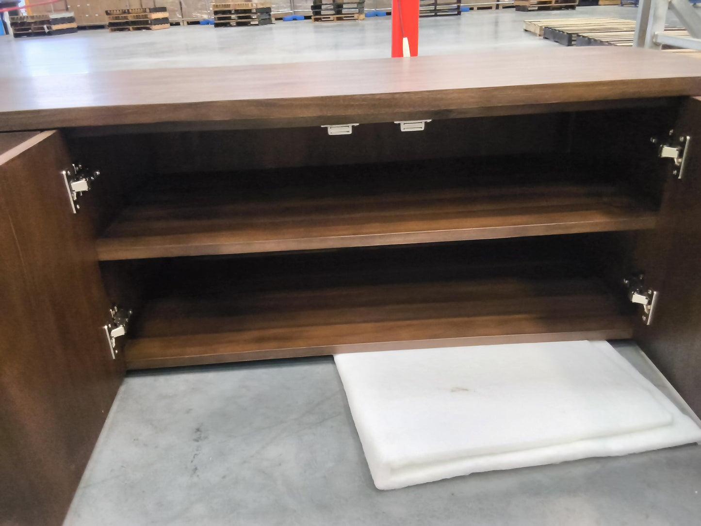 VICDC CLV20296 Hamelin Entertainment Unit 200x45cm Walnut **Awaiting price**