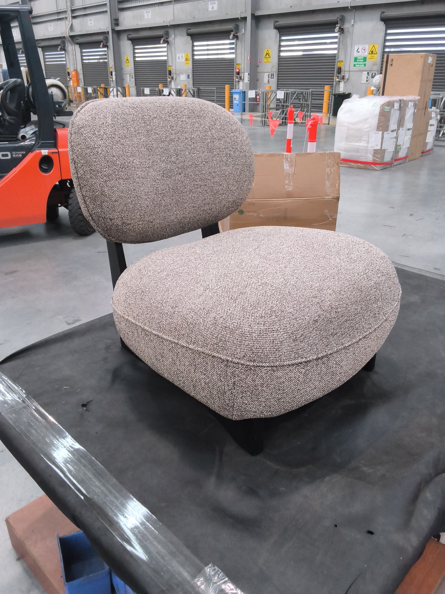 VICDC CLV20279 Cebu Occasional Chair Cobble Brown
