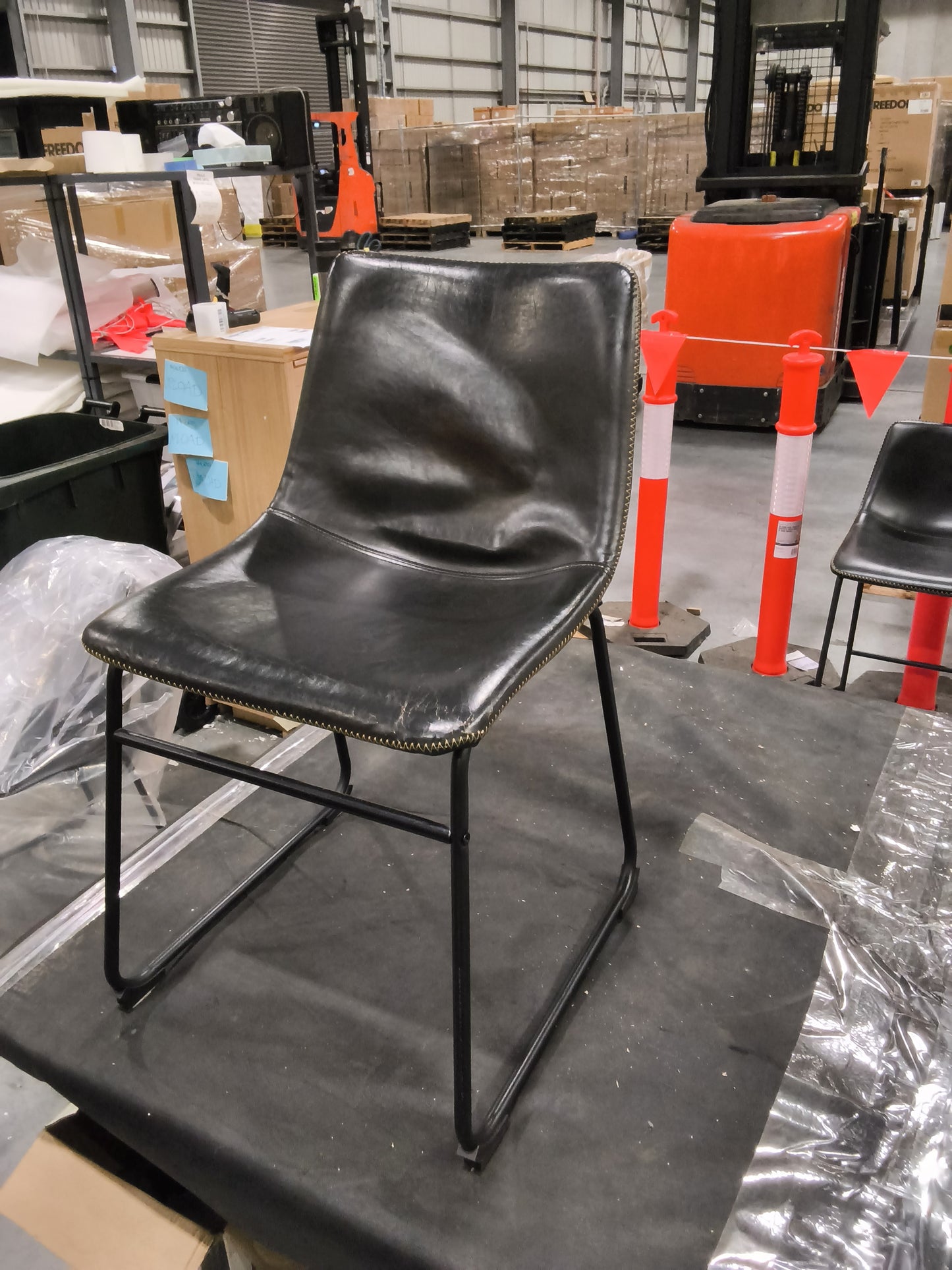 VICDC CLV20309 Saddle Dining Chair Black