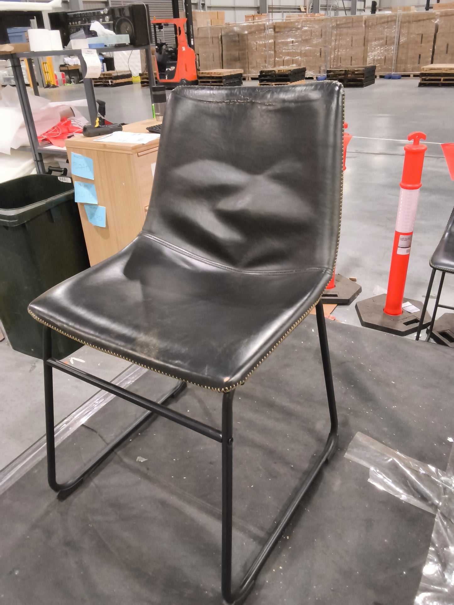 VICDC CLV20310 Saddle Dining Chair Black