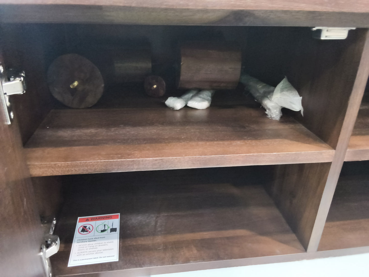 VICDC CLV20296 Hamelin Entertainment Unit 200x45cm Walnut **Awaiting price**