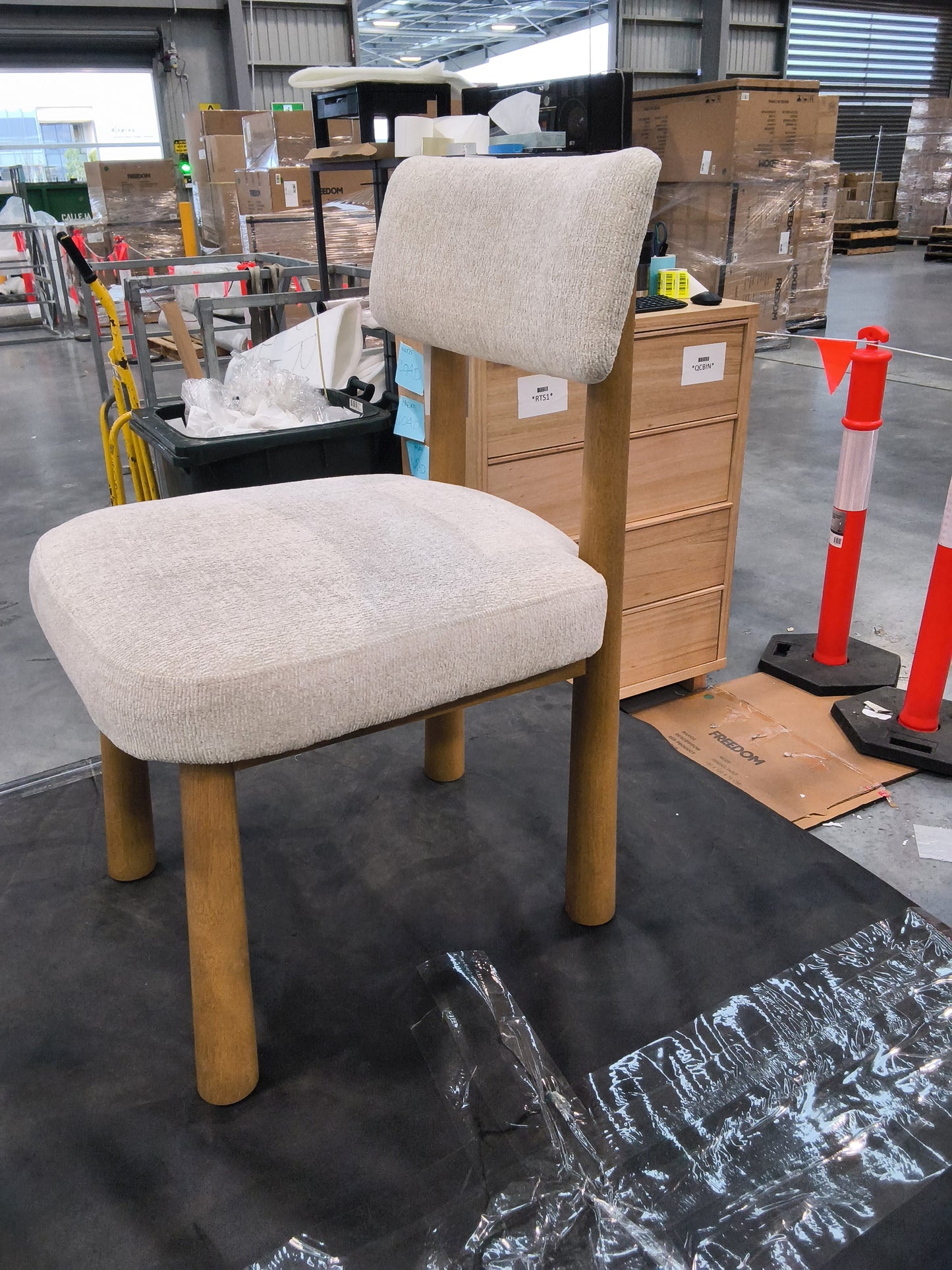 VICDC CLV20299 Puka Dining Chair Beige
